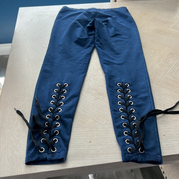 Betsey Johnson leggings  size M - Picture 2 of 3